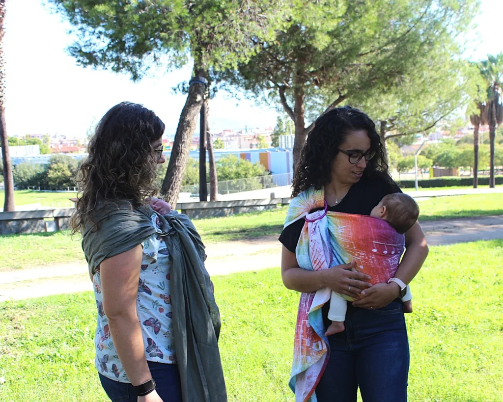 Mujeres con fulares multicolores